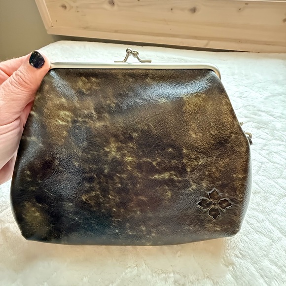 Patricia Nash Kisslock Wristlet, NWOT, Turquoise and Brown Embossed - Picture 5 of 14